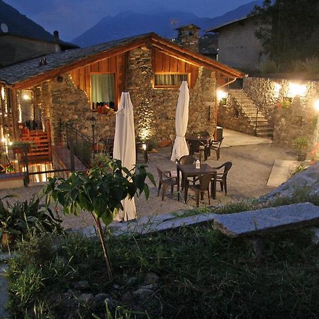 Ostello Del Castello Тирано Экстерьер фото