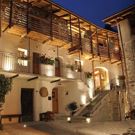 Ostello Del Castello Тирано Экстерьер фото