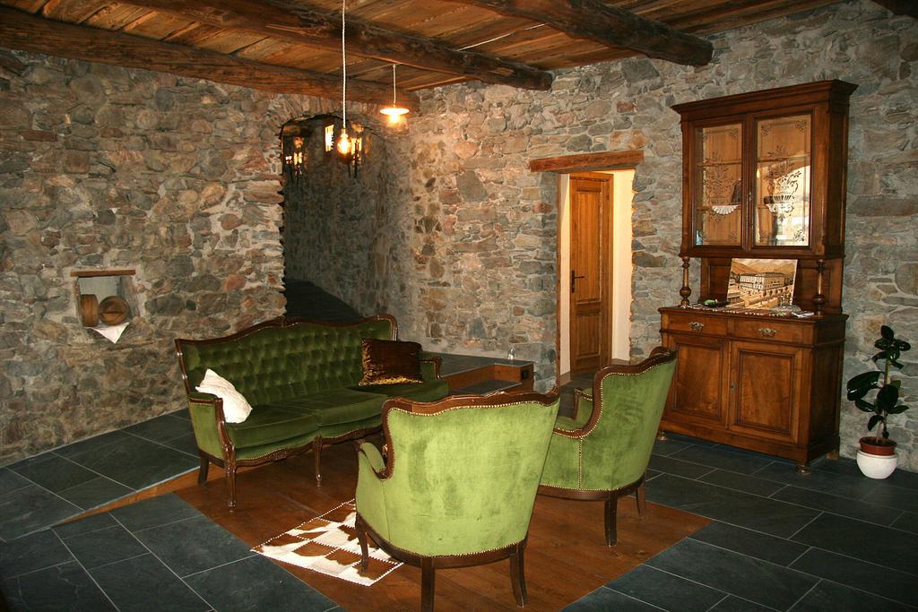 Ostello Del Castello Тирано Экстерьер фото
