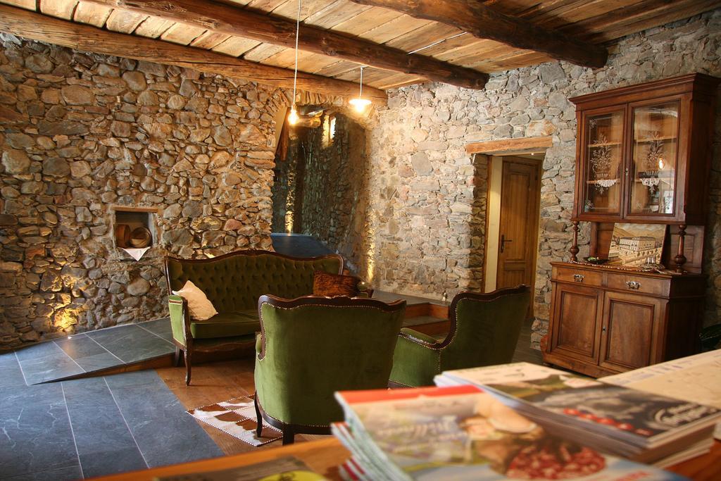 Ostello Del Castello Тирано Экстерьер фото