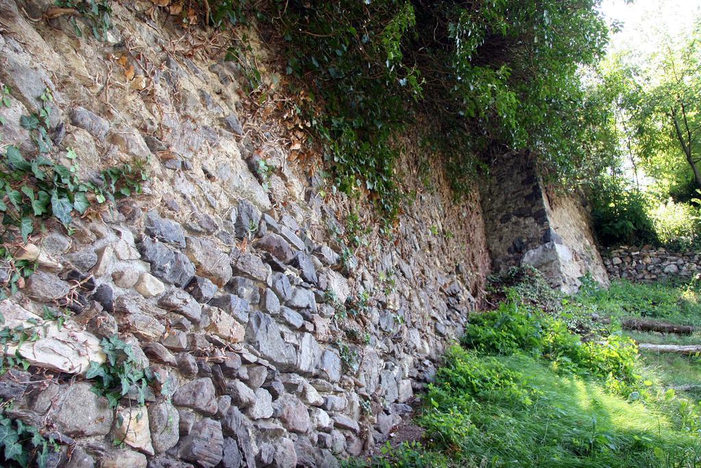 Ostello Del Castello Тирано Экстерьер фото