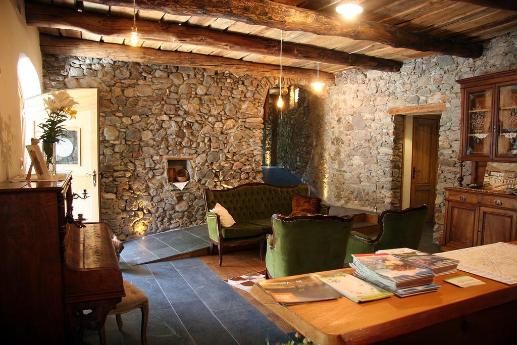 Ostello Del Castello Тирано Экстерьер фото