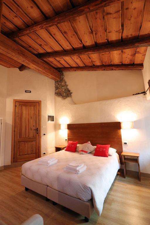 Ostello Del Castello Тирано Экстерьер фото