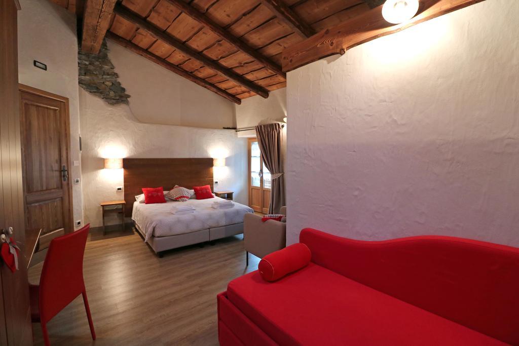 Ostello Del Castello Тирано Экстерьер фото
